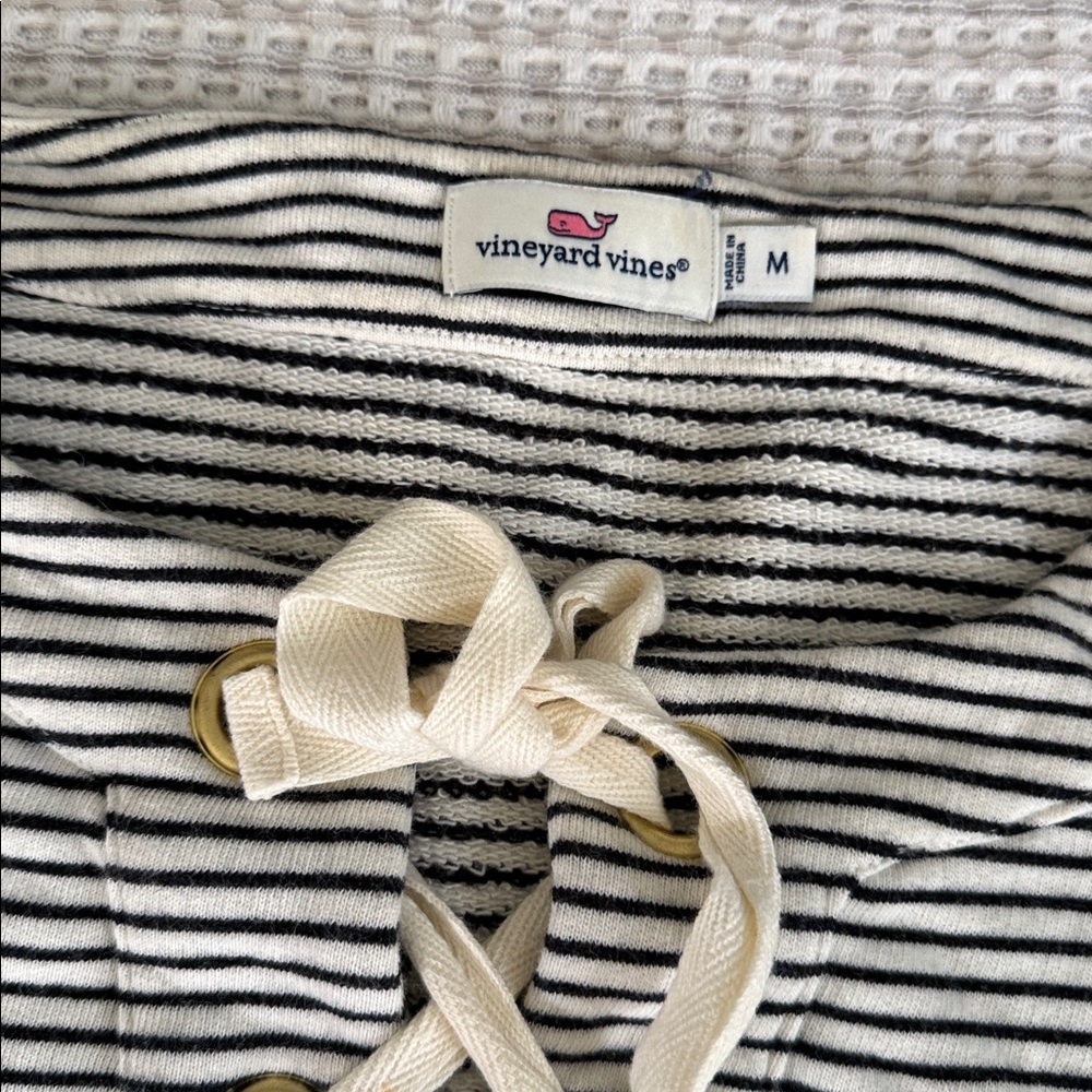 Vineyard Vines Black & White Striped Lace-Up Pullover size Medium - Picture 2 of 6